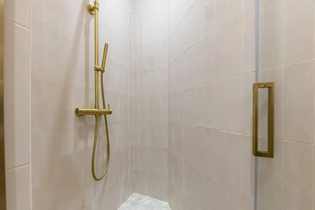Elegant 4-star In - *