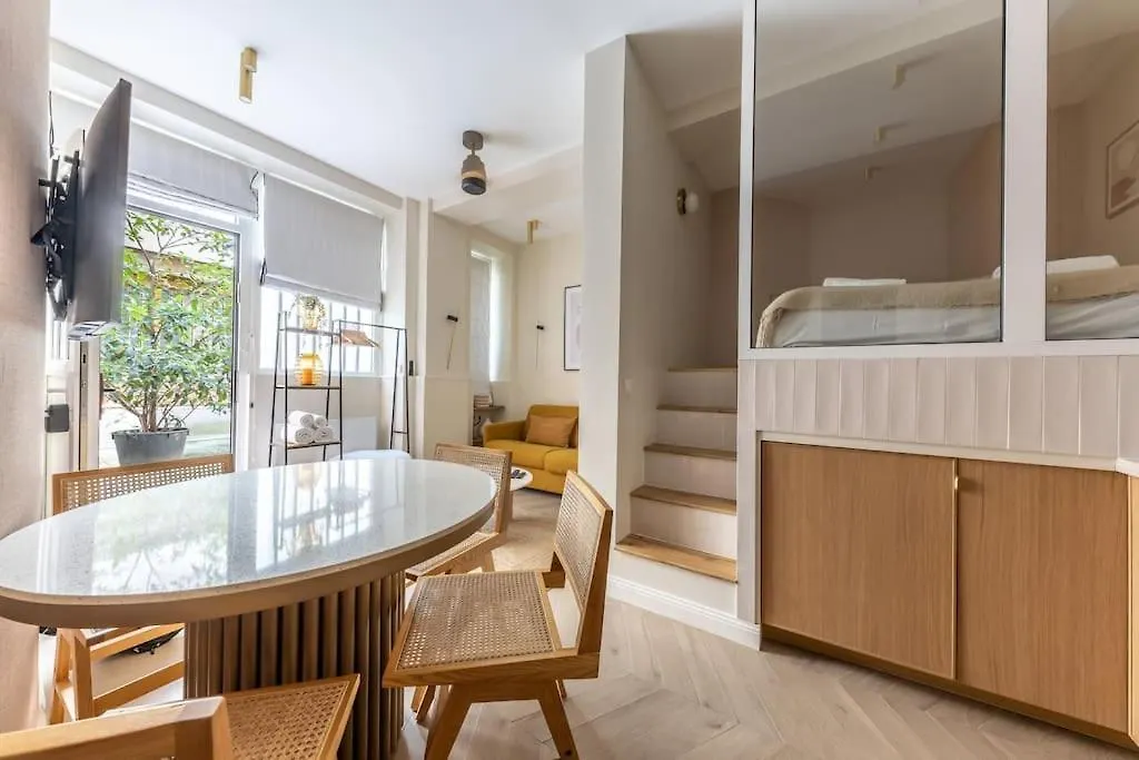 Elegant 4-star In - דירה